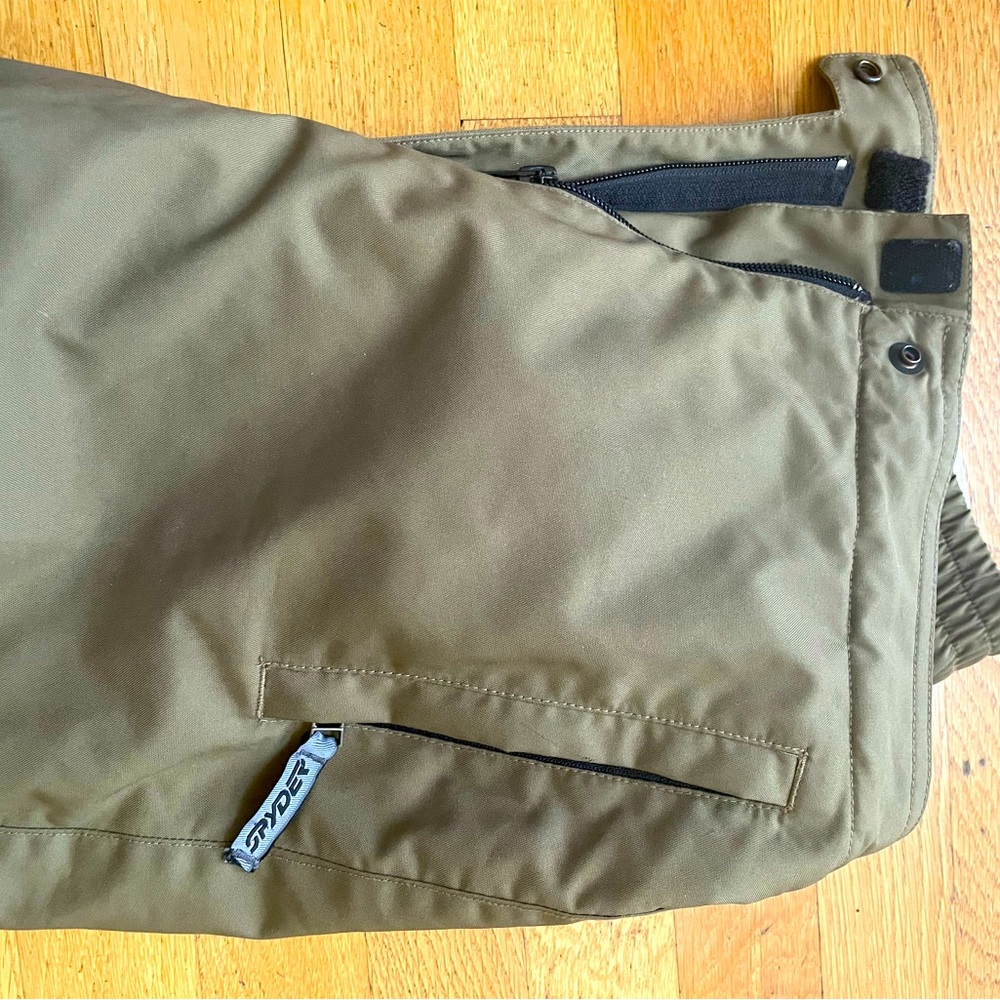 Ski pants. Kids size 16